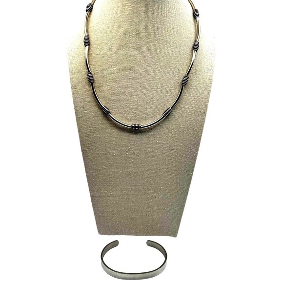 Vintage-Inspired Silver-Tone Necklace & Cuff Bracelet Set - Picture 2 of 8